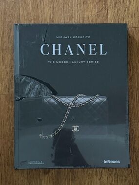 CHANEL COCO PHOTO COFFEE TABLE BOOK MICHAEL KOCKRITZ THE MODERN LUXURY TENEUS IT